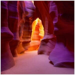 Wallario Möbelfolie Felsschlucht in Arizona USA - orange und violett