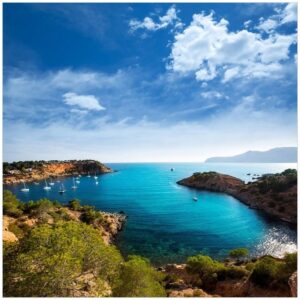 Wallario Möbelfolie Ibiza - Blick von einer Bucht aufs Meer