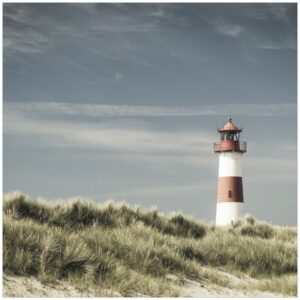 Wallario Möbelfolie Leuchtturm auf der Düne am Strand