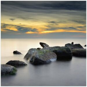 Wallario Möbelfolie Mystische Felsen im Meer