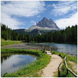 Wallario Möbelfolie See in Berglandschaft