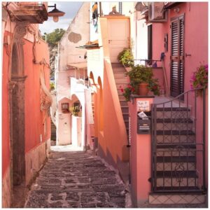 Wallario Möbelfolie Südländische Gasse- Italien bei Sonnenschein