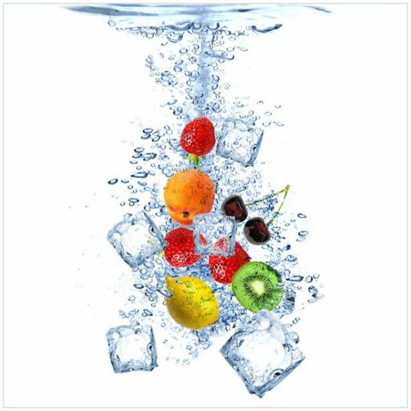 Wallario Möbelfolie Obst-Eiswürfel-Mix im Wasser mit weißem Hintergrund
