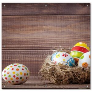 Sonnenschutz Bunte bemalte Eier an Ostern im Vorgelnest vor hölzerner Wand, Wallario, blickdicht, mit Saugnäpfen, wiederablösbar und wiederverwendbar