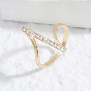 FIDDY Fingerring Modischer Ring für Damen mit offenem Ringschaft und Diamantbesatz (1-tlg), Zirkon, Gold, bezauberndes Geschenk, Hochzeit, Karneval